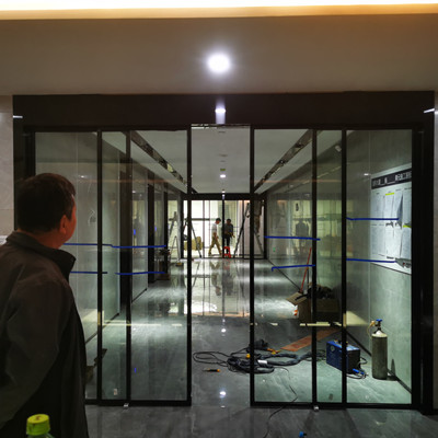 深圳益田益科大厦安装玻璃不锈钢包边自动感应门项目