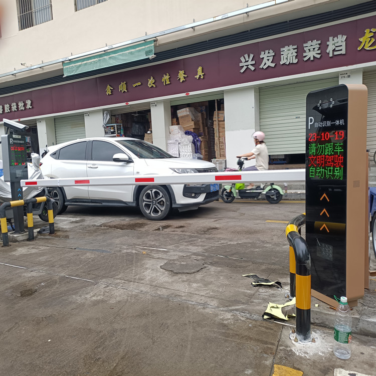 深圳龙华区民治菜市场安装明晟车牌识别智能道闸系统项目